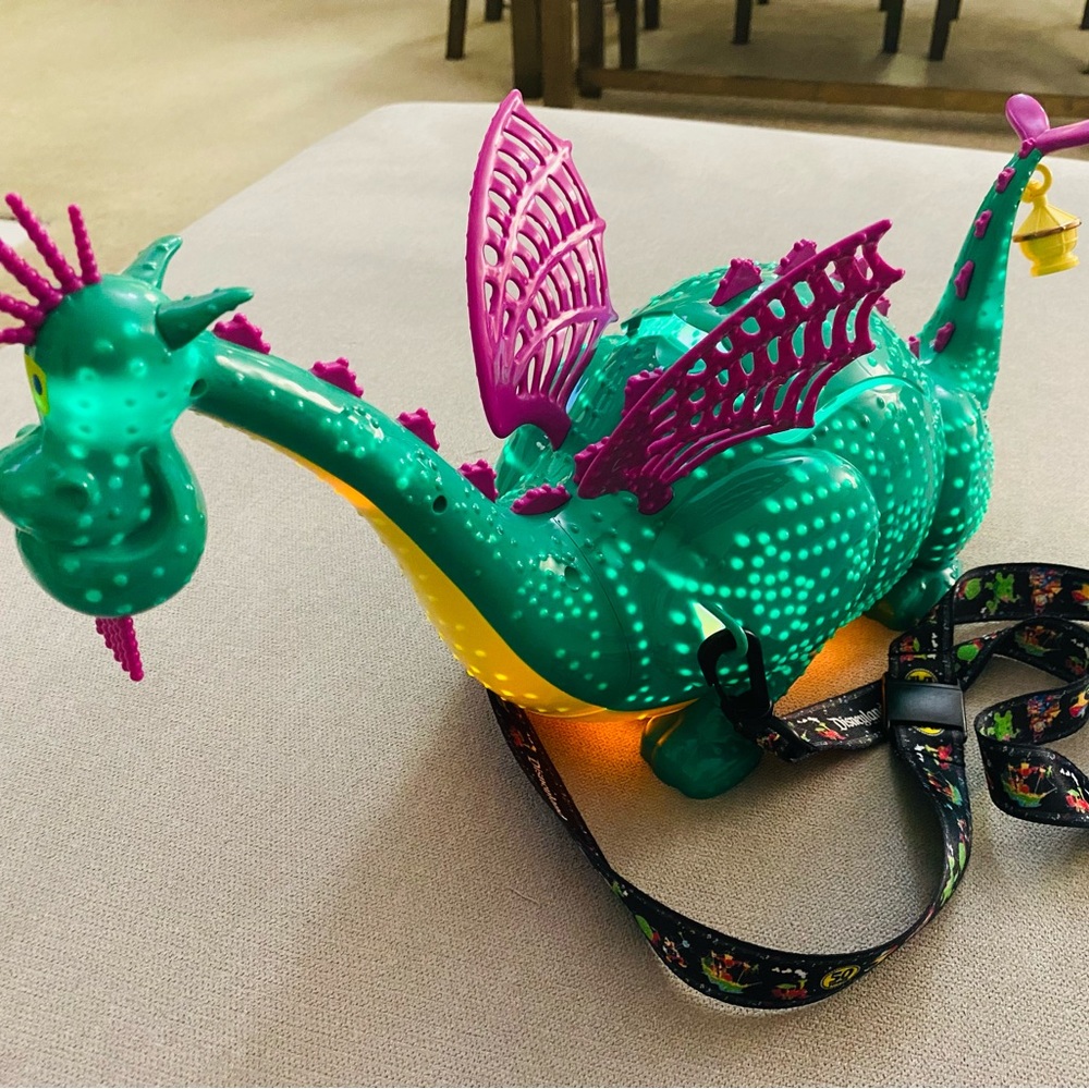 Brand New Disneyland Electrical Parade Elliot the Dragon Popcorn Bucket.